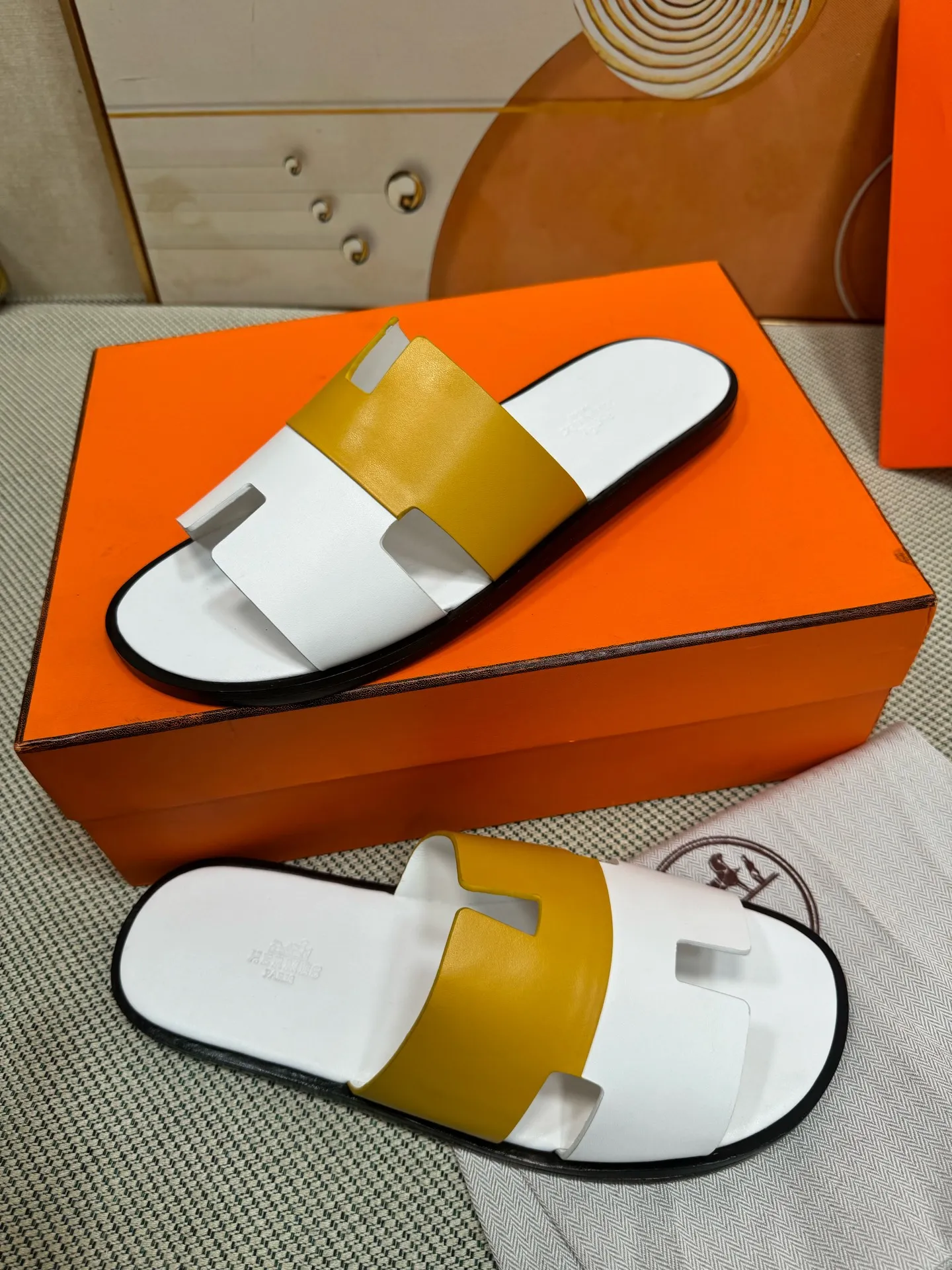 👟👟Ex-factory price 560👟👟 "HERMES" [Classic Original Version] Hermès; Top 🔝 Purchasing Agency 🔍🔍 Men's Latest 🇺🇸 Counter Sales Simultaneously, Original Imported from Italy: Silk Cowhide · Prominent (High-end · Nobility · Grade) Exquisite Workmanship (Italian 🇮🇹 Imported Water Dye Brand Wear-resistant ultra-thousand leather feet) Soles: Original soles specially provided by the original factory, ⚠exclusive double-layer movable rubber molded outsole; super comfortable, wear-resistant, non-slip, environmentally friendly🌳🌳🌳, real photos taken🎬The real ones are more beautiful🔍🔍 (high quality, single goods), you can enter and exit the counter at will* Code number: 38·39·40·41·42·43·44# (45# can be customized) (46 47➕30 customization is not returnable) Welcome to place an order...☕